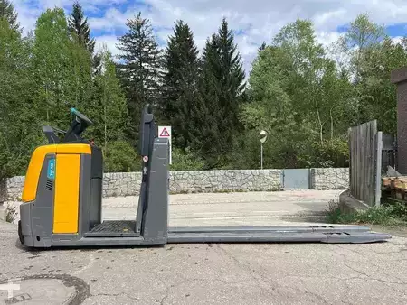 Wózki z platformą operatora 2019  Jungheinrich ECE 225HP - 2400mm (2)