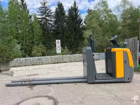 Wózki z platformą operatora 2019  Jungheinrich ECE 225HP - 2400mm (5)
