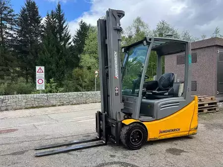 Eléctrico - 3 rodas 2019  Jungheinrich EFG 218 - 550DZ (1)