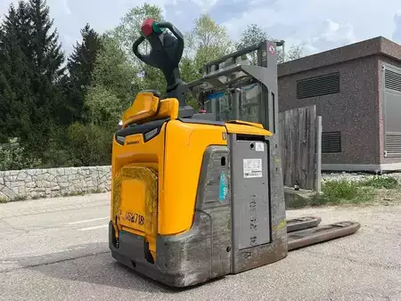 VZV s plošinou pro řidiče 2018  Jungheinrich ERD 220 - 201ZT (1)