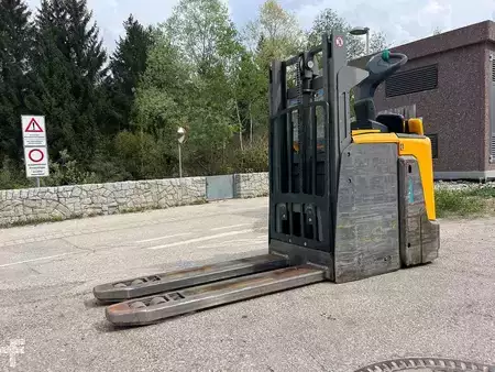 VZV s plošinou pro řidiče 2018  Jungheinrich ERD 220 - 201ZT (4)