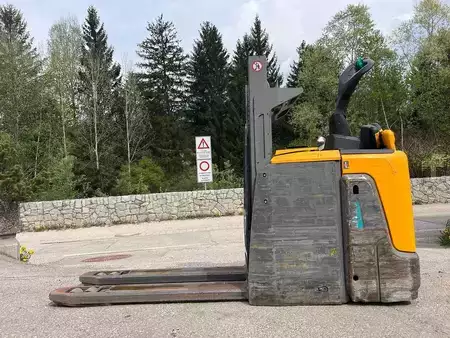 VZV s plošinou pro řidiče 2018  Jungheinrich ERD 220 - 201ZT (5)