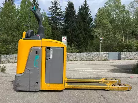 Gerbeurs à conducteur porté debout 2018  Jungheinrich ERE 120 (2)