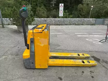 Porta-paletes elétrico 2019  Jungheinrich EJE C20 (2)