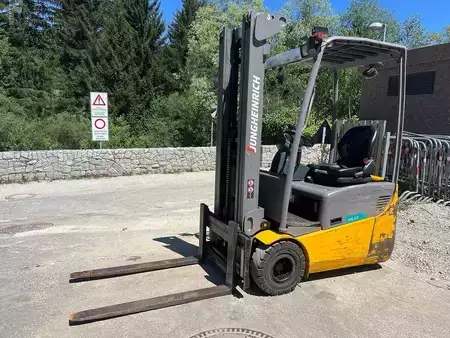 Carrelli elettrici 3 ruote 2016  Jungheinrich EFG 113 - 500DZ (1)