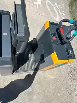 VZV s plošinou pro řidiče 2023  Jungheinrich ECE 225 HP (6)