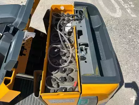 VZV s plošinou pro řidiče 2023  Jungheinrich ECE 225 HP (9)