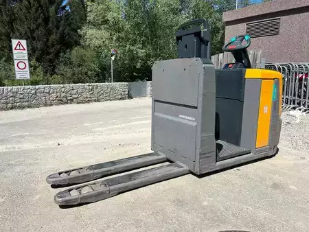 VZV s plošinou pro řidiče 2023  Jungheinrich ECE 225 HP (4)