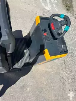 VZV s plošinou pro řidiče 2023  Jungheinrich ECE 225 HP (6)