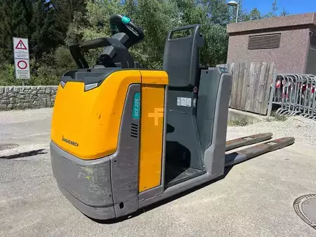VZV s plošinou pro řidiče 2017  Jungheinrich ECE 225 HP - 2400mm (1)