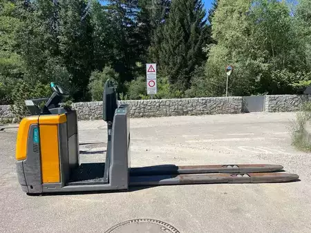 VZV s plošinou pro řidiče 2017  Jungheinrich ECE 225 HP - 2400mm (2)