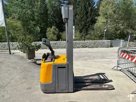 VZV s plošinou pro řidiče 2018  Jungheinrich ERC 214z - 535DZ (2)