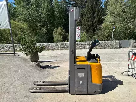 VZV s plošinou pro řidiče 2018  Jungheinrich ERC 214z - 535DZ (5)