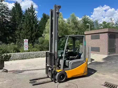 Carrelli elettrici 3 ruote 2018  Jungheinrich EFG 218k - 800DZ (1)