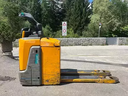 Stoccatori uomo a piedi 2017  Jungheinrich ERE 120 (2)