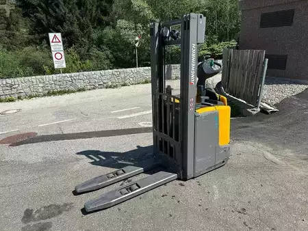 Stacker de condutor em pé 2019  Jungheinrich ERC 212 - 430DZ (4)