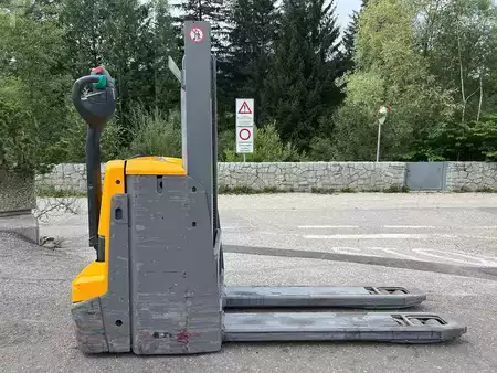 Pallet Stackers 2021  Jungheinrich EJD 120 - 201ZT (2)