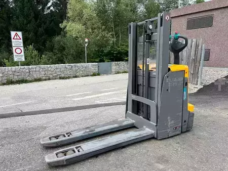Pallet Stackers 2021  Jungheinrich EJD 120 - 201ZT (4)