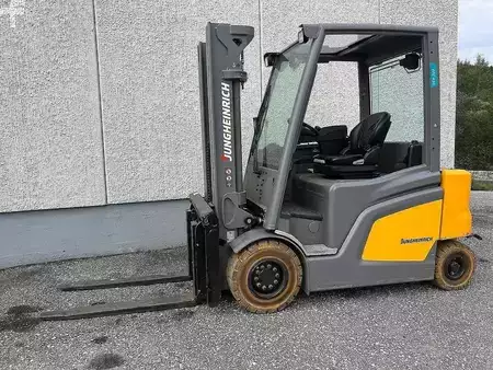 Carrelli elettrici 4 ruote 2024  Jungheinrich EFG 430 - 470DZ (1)