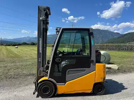 Carrelli elettrici 4 ruote 2017  Jungheinrich EFG 425 - 430ZT (2)