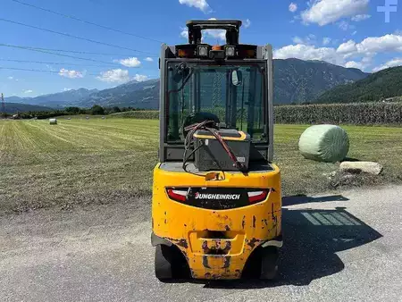 Carrelli elettrici 4 ruote 2017  Jungheinrich EFG 425 - 430ZT (3)