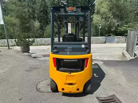 Diesel Forklifts 2014  Jungheinrich DFG 320s - 500DZ (3)