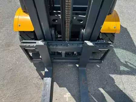 Diesel Forklifts 2014  Jungheinrich DFG 320s - 500DZ (6)