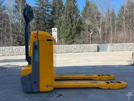 Electric Pallet Trucks 2024  Jungheinrich EJE 114 (2)
