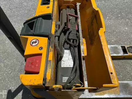 Porta-paletes elétrico 2017  Jungheinrich EJE 118i (8)