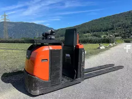 Stacker de condutor em pé 2015  Toyota 8L0P25P - 2400mm (1)