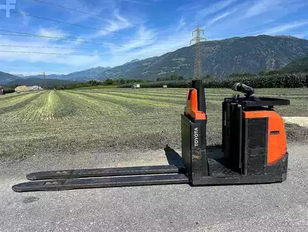 Stacker de condutor em pé 2015  Toyota 8L0P25P - 2400mm (5)