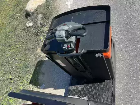 Stacker de condutor em pé 2015  Toyota 8L0P25P - 2400mm (6)