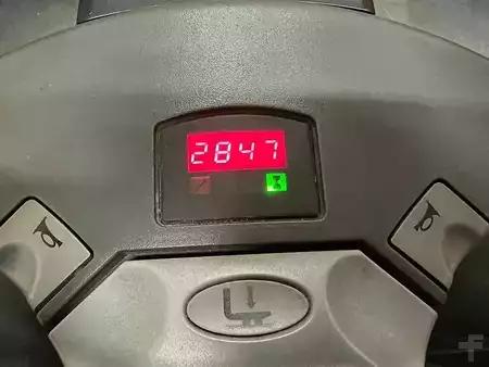 Stacker de condutor em pé 2015  Toyota 8L0P25P - 2400mm (7)
