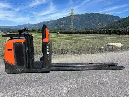 Stacker de condutor em pé 2015  Toyota 8L0P25P - 2400mm (2)