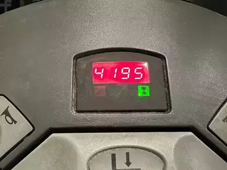 Stacker de condutor em pé 2015  Toyota 8L0P25P - 2400mm (7)