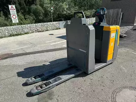 Stackers Stand-on 2021  Jungheinrich ECE 220 (4)