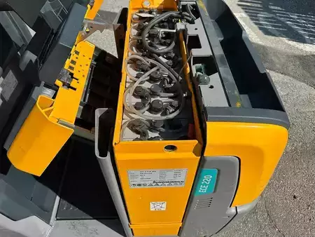 Stackers Stand-on 2021  Jungheinrich ECE 220 (9)