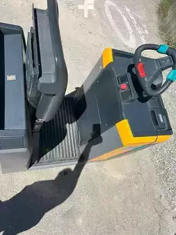VZV s plošinou pro řidiče 2023  Jungheinrich ECE 225 HP (6)