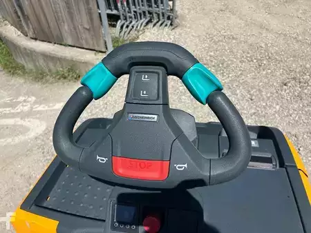 VZV s plošinou pro řidiče 2023  Jungheinrich ECE 225 HP (7)