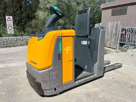 VZV s plošinou pro řidiče 2023  Jungheinrich ECE 225 HP (1)