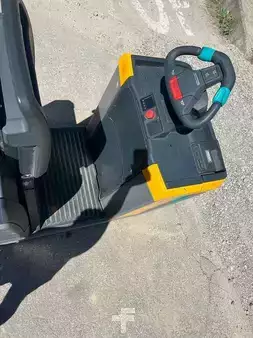 VZV s plošinou pro řidiče 2023  Jungheinrich ECE 225 HP (6)