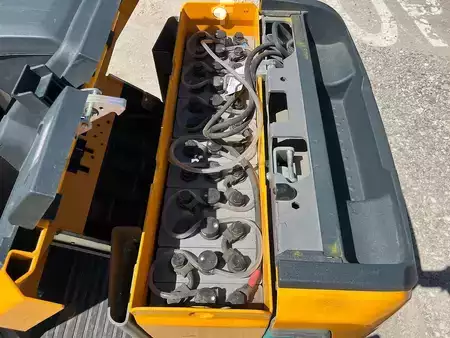VZV s plošinou pro řidiče 2023  Jungheinrich ECE 225 HP (9)