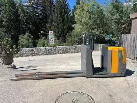 VZV s plošinou pro řidiče 2017  Jungheinrich ECE 225 HP - 2400mm (5)