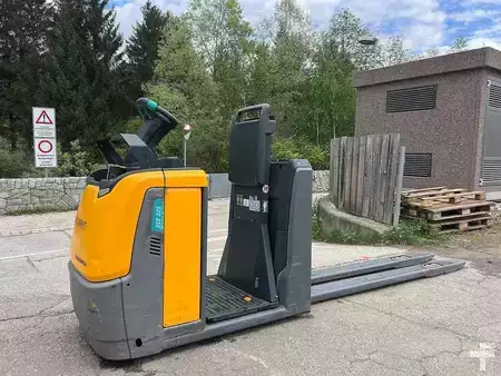 VZV s plošinou pro řidiče 2019  Jungheinrich ECE 225HP - 2400mm (1)