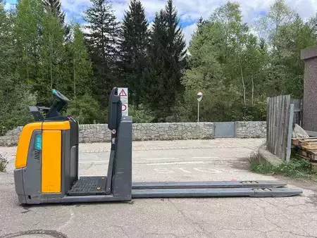 VZV s plošinou pro řidiče 2019  Jungheinrich ECE 225HP - 2400mm (2)