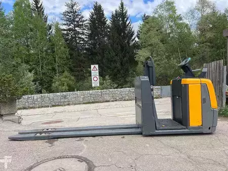 VZV s plošinou pro řidiče 2019  Jungheinrich ECE 225HP - 2400mm (5)