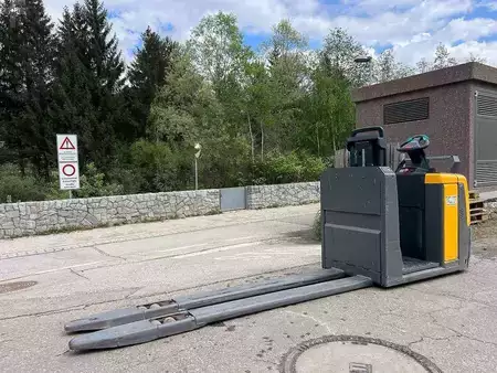 VZV s plošinou pro řidiče 2019  Jungheinrich ECE 225HP - 2400mm (4)