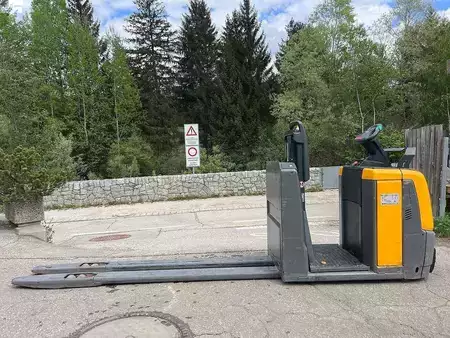 VZV s plošinou pro řidiče 2019  Jungheinrich ECE 225HP - 2400mm (5)