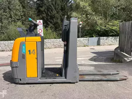 Stackers Stand-on 2017  Jungheinrich ECE 310 HP (2)