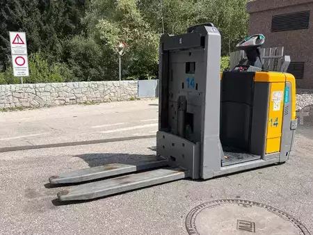 Stackers Stand-on 2017  Jungheinrich ECE 310 HP (4)